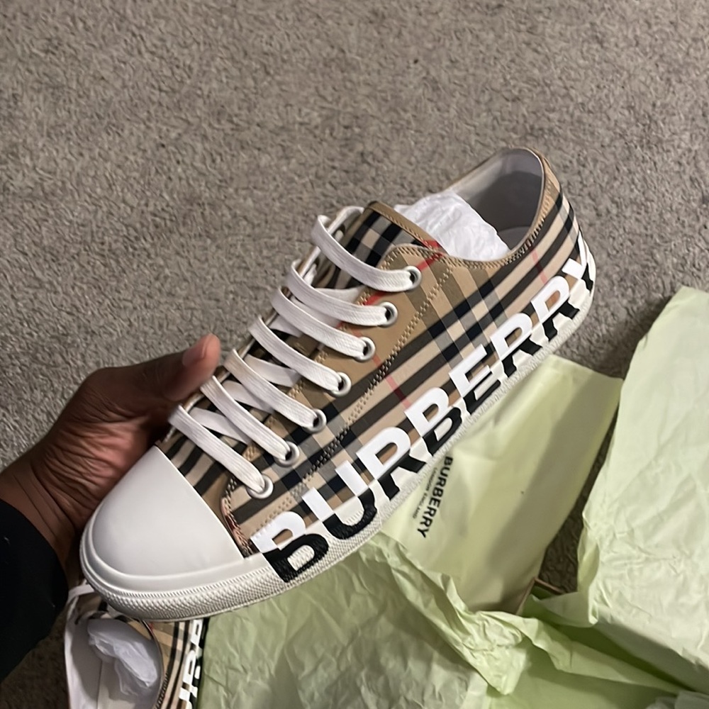Mens Burberry Shoes - Picture 5 of 7